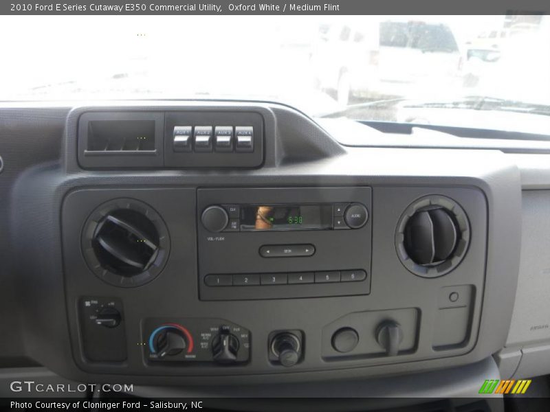 Controls of 2010 E Series Cutaway E350 Commercial Utility