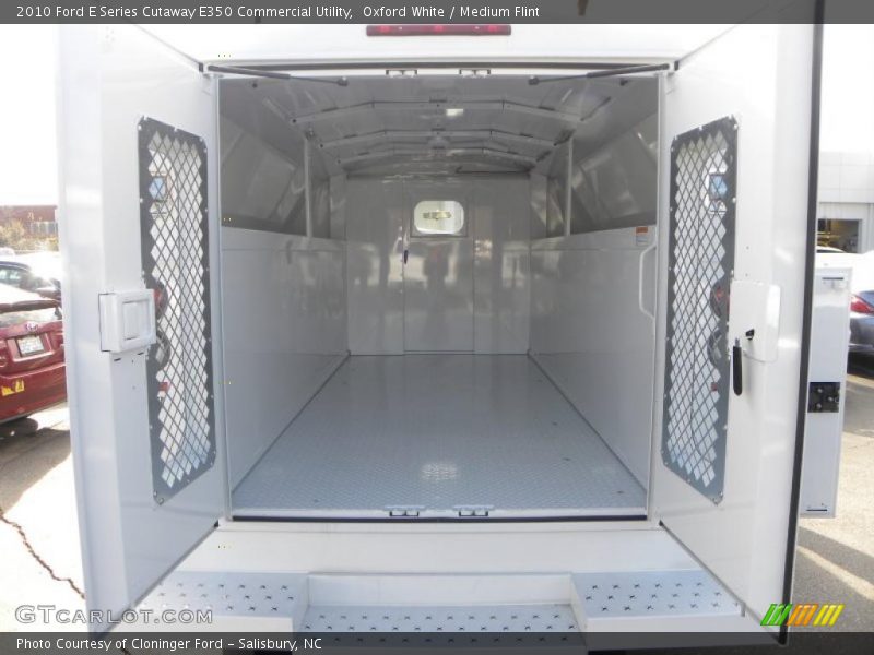 Oxford White / Medium Flint 2010 Ford E Series Cutaway E350 Commercial Utility