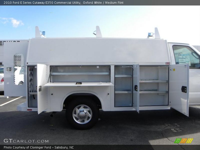 Oxford White / Medium Flint 2010 Ford E Series Cutaway E350 Commercial Utility
