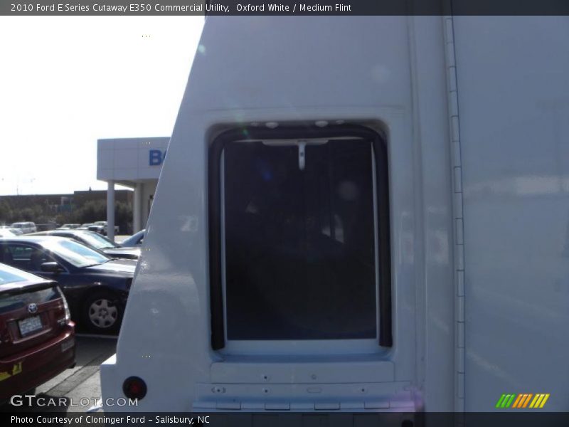 Oxford White / Medium Flint 2010 Ford E Series Cutaway E350 Commercial Utility