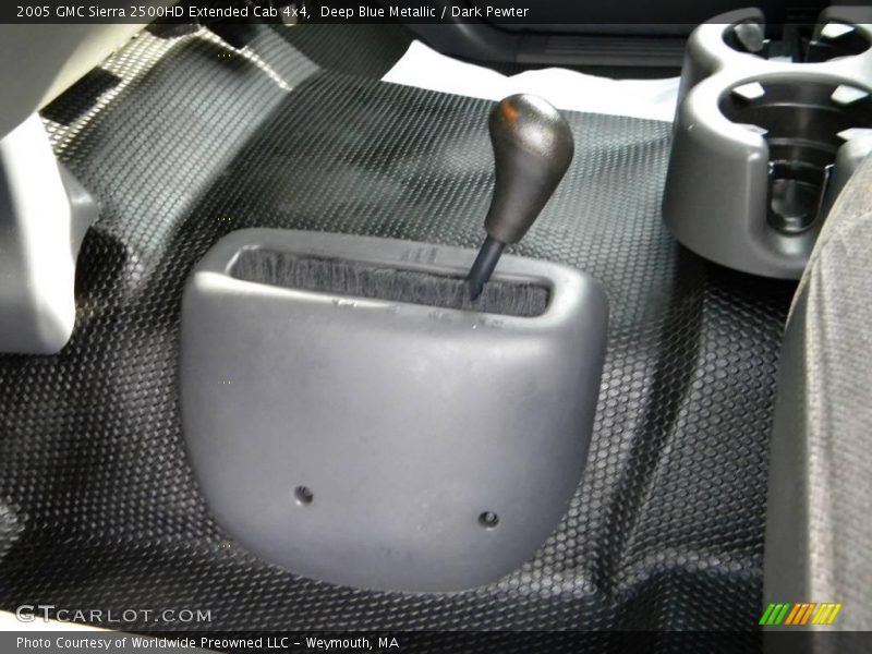 Controls of 2005 Sierra 2500HD Extended Cab 4x4