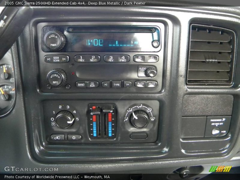 Controls of 2005 Sierra 2500HD Extended Cab 4x4