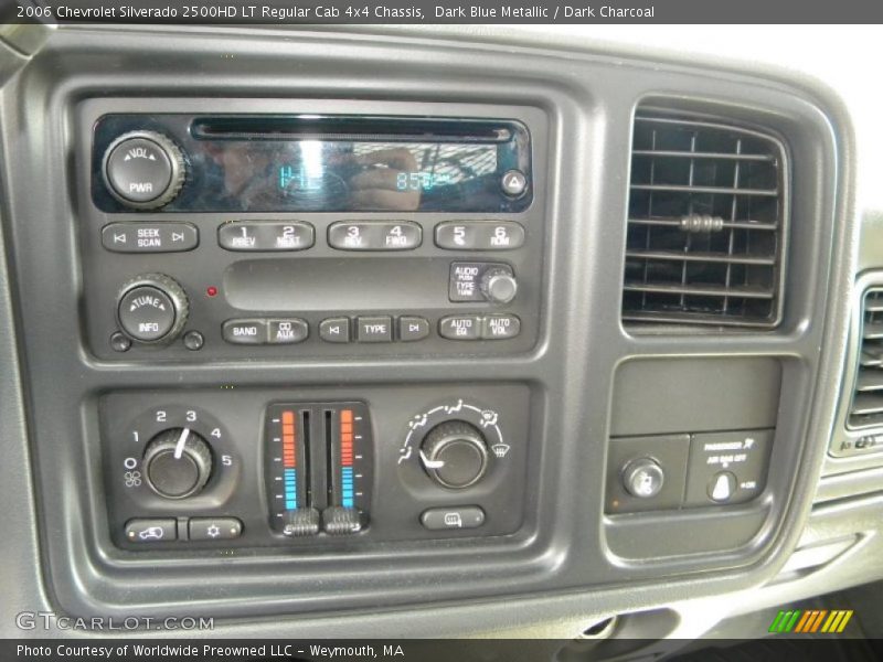Controls of 2006 Silverado 2500HD LT Regular Cab 4x4 Chassis