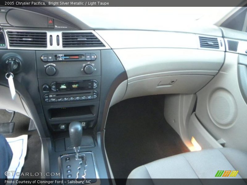 Bright Silver Metallic / Light Taupe 2005 Chrysler Pacifica