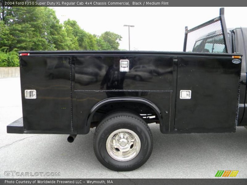 Black / Medium Flint 2004 Ford F350 Super Duty XL Regular Cab 4x4 Chassis Commercial