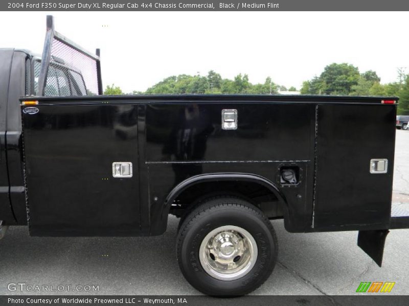 Black / Medium Flint 2004 Ford F350 Super Duty XL Regular Cab 4x4 Chassis Commercial