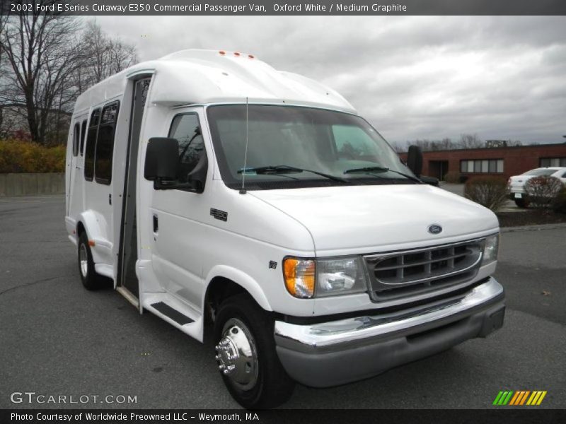 Oxford White / Medium Graphite 2002 Ford E Series Cutaway E350 Commercial Passenger Van