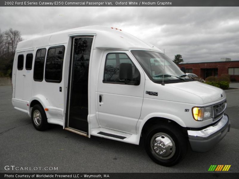 Oxford White / Medium Graphite 2002 Ford E Series Cutaway E350 Commercial Passenger Van
