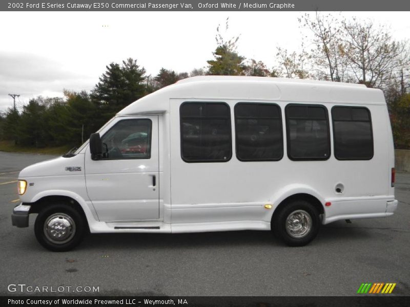 Oxford White / Medium Graphite 2002 Ford E Series Cutaway E350 Commercial Passenger Van