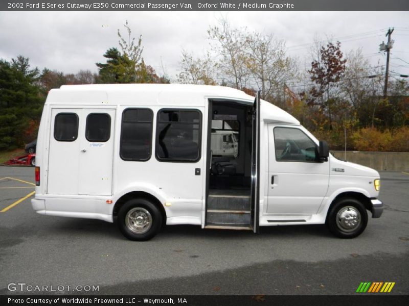 Oxford White / Medium Graphite 2002 Ford E Series Cutaway E350 Commercial Passenger Van