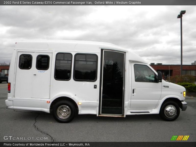 Oxford White / Medium Graphite 2002 Ford E Series Cutaway E350 Commercial Passenger Van