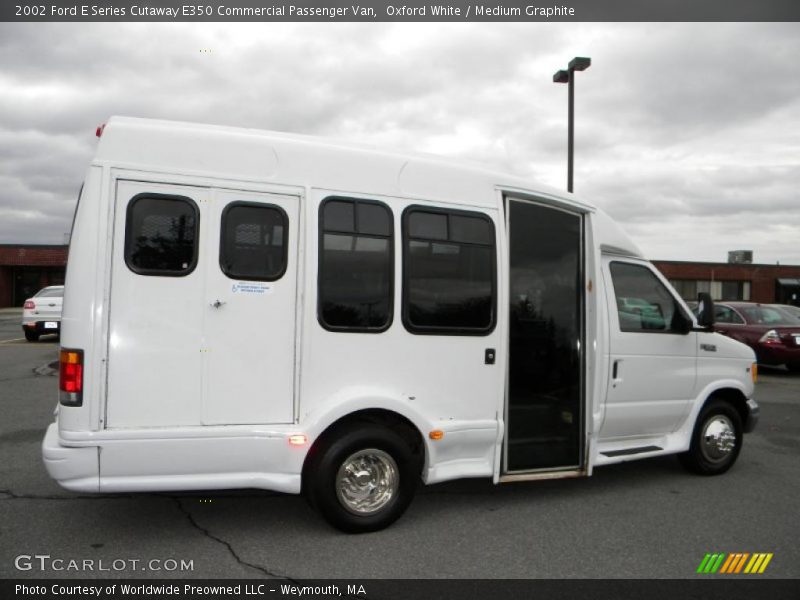 Oxford White / Medium Graphite 2002 Ford E Series Cutaway E350 Commercial Passenger Van