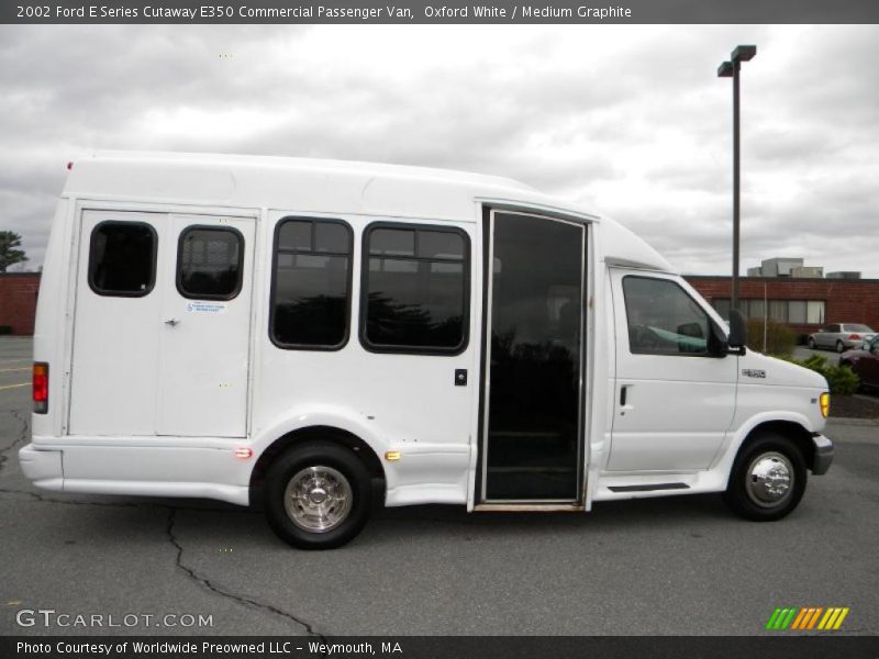 Oxford White / Medium Graphite 2002 Ford E Series Cutaway E350 Commercial Passenger Van