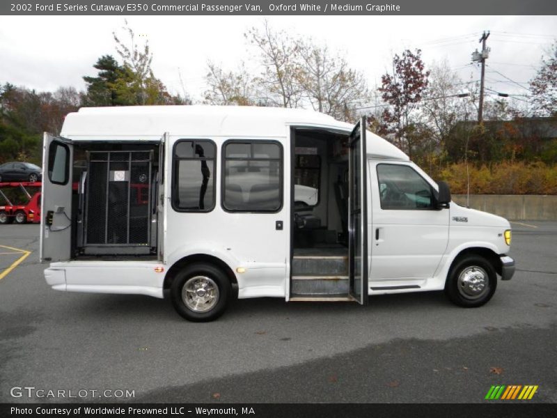Oxford White / Medium Graphite 2002 Ford E Series Cutaway E350 Commercial Passenger Van