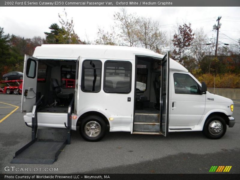 Oxford White / Medium Graphite 2002 Ford E Series Cutaway E350 Commercial Passenger Van