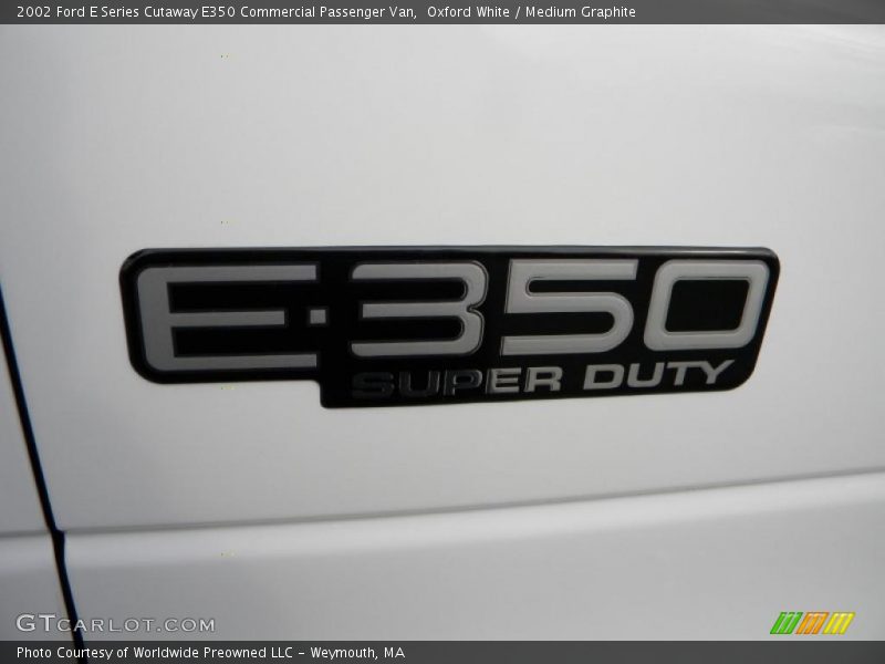 Oxford White / Medium Graphite 2002 Ford E Series Cutaway E350 Commercial Passenger Van