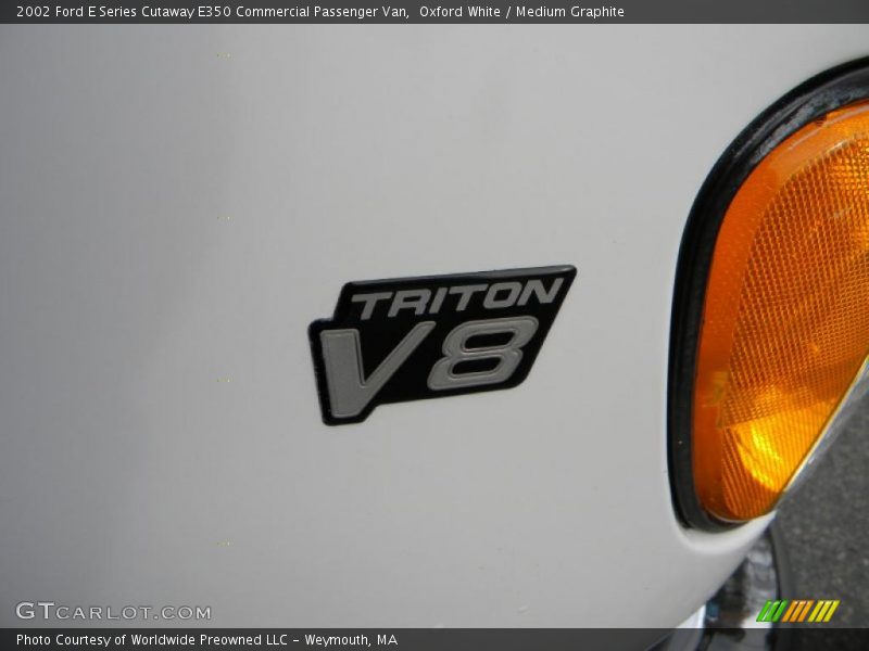 Oxford White / Medium Graphite 2002 Ford E Series Cutaway E350 Commercial Passenger Van