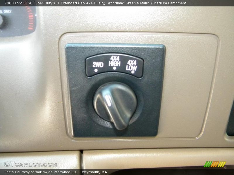 Controls of 2000 F350 Super Duty XLT Extended Cab 4x4 Dually