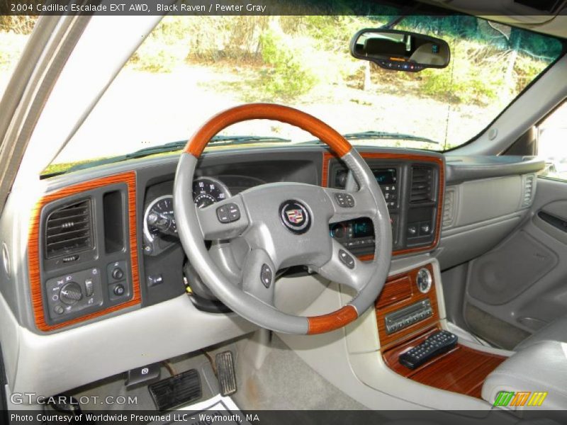 Dashboard of 2004 Escalade EXT AWD