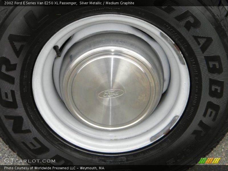 Silver Metallic / Medium Graphite 2002 Ford E Series Van E250 XL Passenger