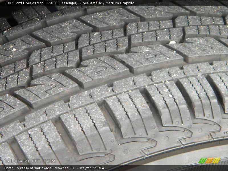 Silver Metallic / Medium Graphite 2002 Ford E Series Van E250 XL Passenger