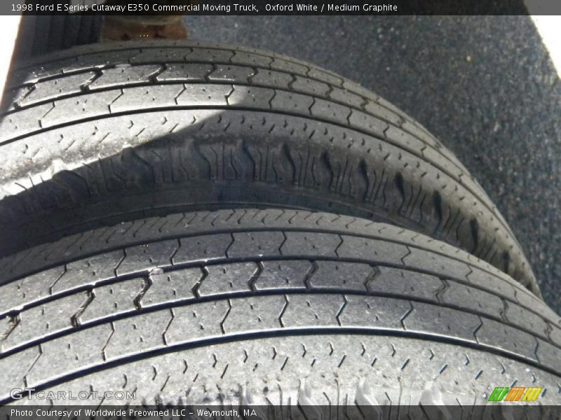 Oxford White / Medium Graphite 1998 Ford E Series Cutaway E350 Commercial Moving Truck