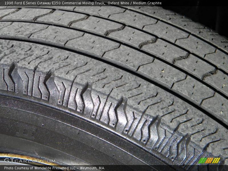 Oxford White / Medium Graphite 1998 Ford E Series Cutaway E350 Commercial Moving Truck