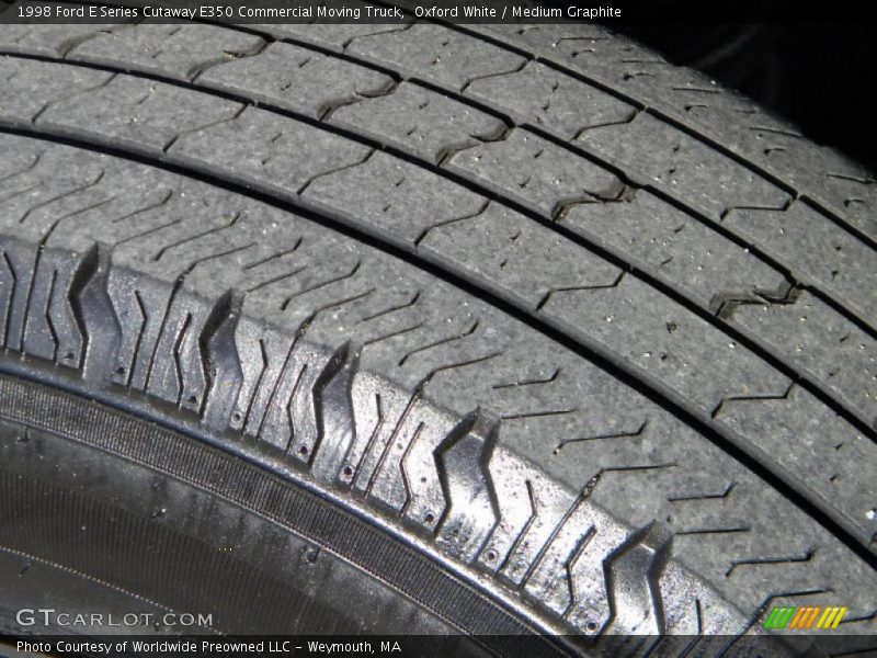 Oxford White / Medium Graphite 1998 Ford E Series Cutaway E350 Commercial Moving Truck