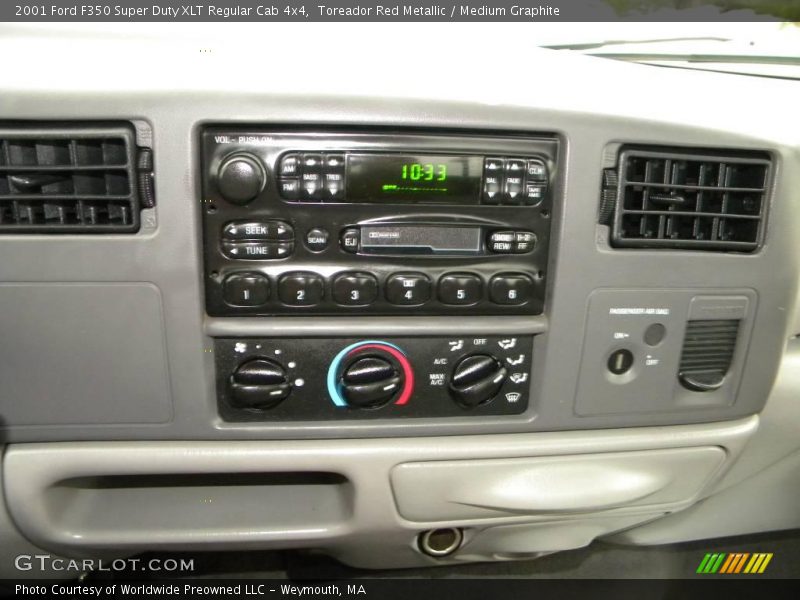 Controls of 2001 F350 Super Duty XLT Regular Cab 4x4
