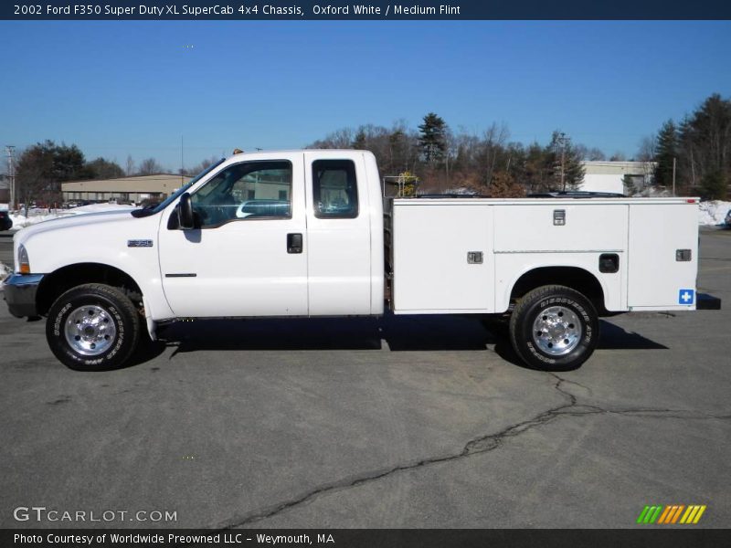 Oxford White / Medium Flint 2002 Ford F350 Super Duty XL SuperCab 4x4 Chassis