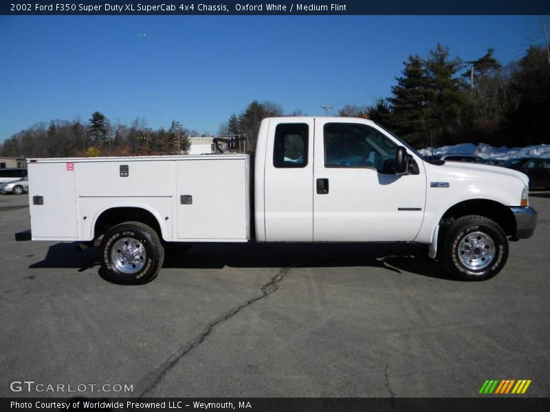 Oxford White / Medium Flint 2002 Ford F350 Super Duty XL SuperCab 4x4 Chassis