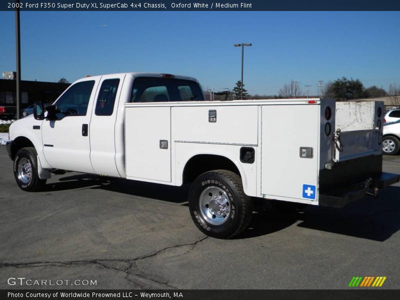 Oxford White / Medium Flint 2002 Ford F350 Super Duty XL SuperCab 4x4 Chassis