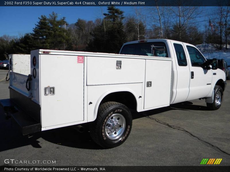 Oxford White / Medium Flint 2002 Ford F350 Super Duty XL SuperCab 4x4 Chassis