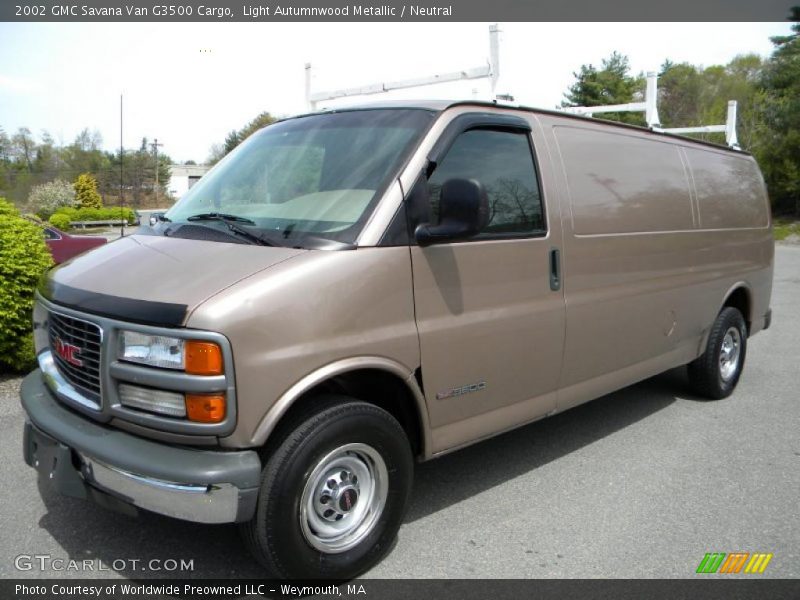 Front 3/4 View of 2002 Savana Van G3500 Cargo