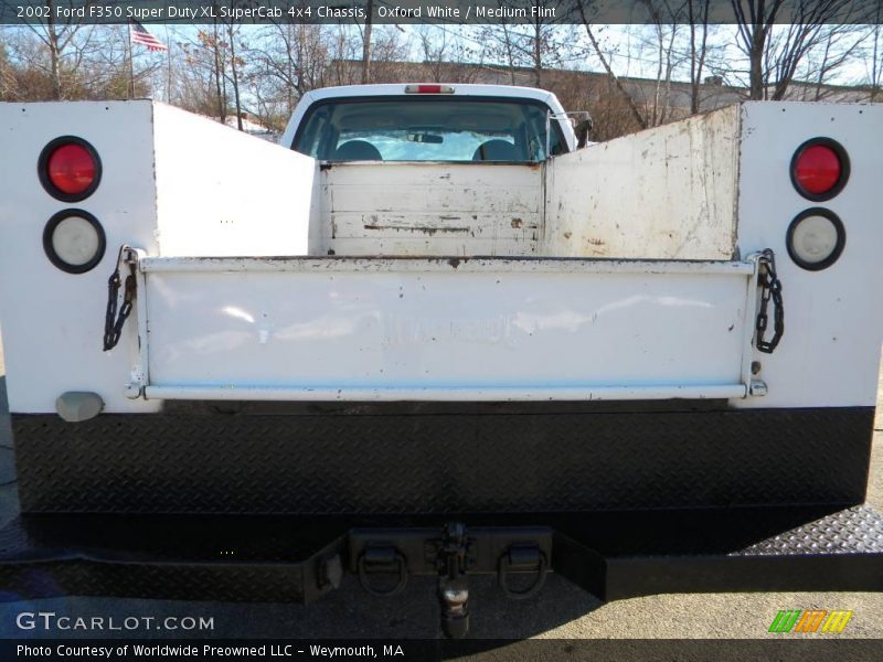 Oxford White / Medium Flint 2002 Ford F350 Super Duty XL SuperCab 4x4 Chassis