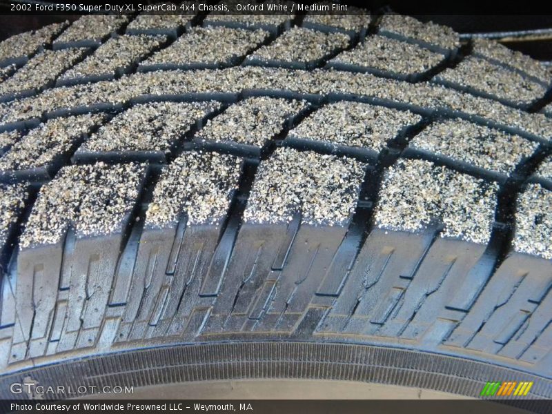 Oxford White / Medium Flint 2002 Ford F350 Super Duty XL SuperCab 4x4 Chassis