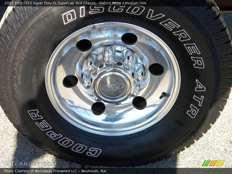 Oxford White / Medium Flint 2002 Ford F350 Super Duty XL SuperCab 4x4 Chassis