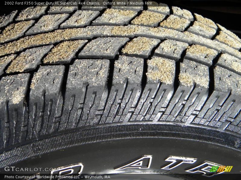 Oxford White / Medium Flint 2002 Ford F350 Super Duty XL SuperCab 4x4 Chassis