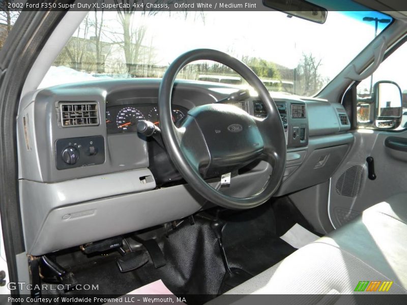 Oxford White / Medium Flint 2002 Ford F350 Super Duty XL SuperCab 4x4 Chassis