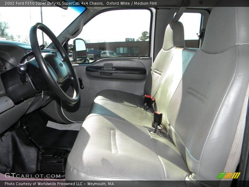 Oxford White / Medium Flint 2002 Ford F350 Super Duty XL SuperCab 4x4 Chassis