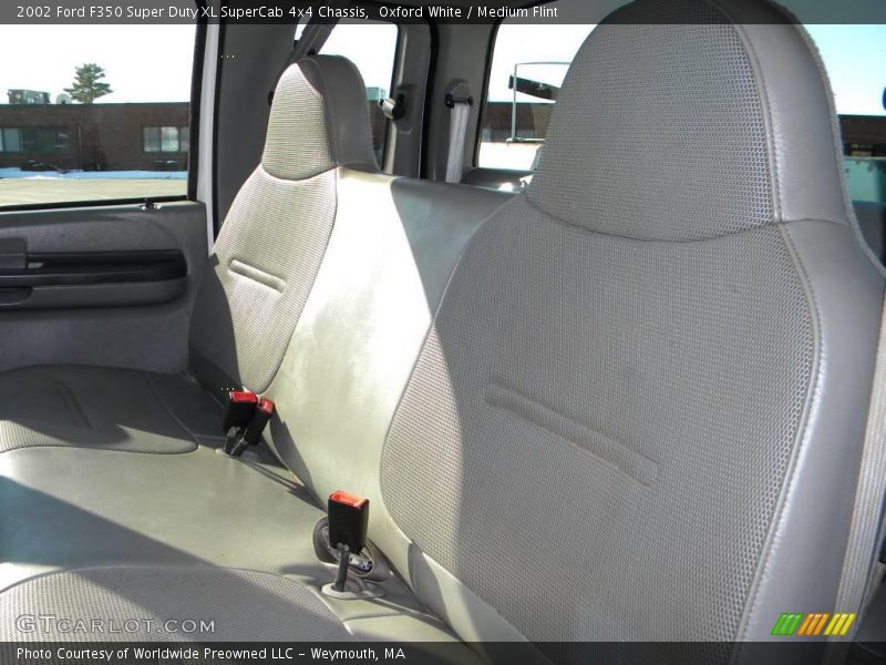 Oxford White / Medium Flint 2002 Ford F350 Super Duty XL SuperCab 4x4 Chassis