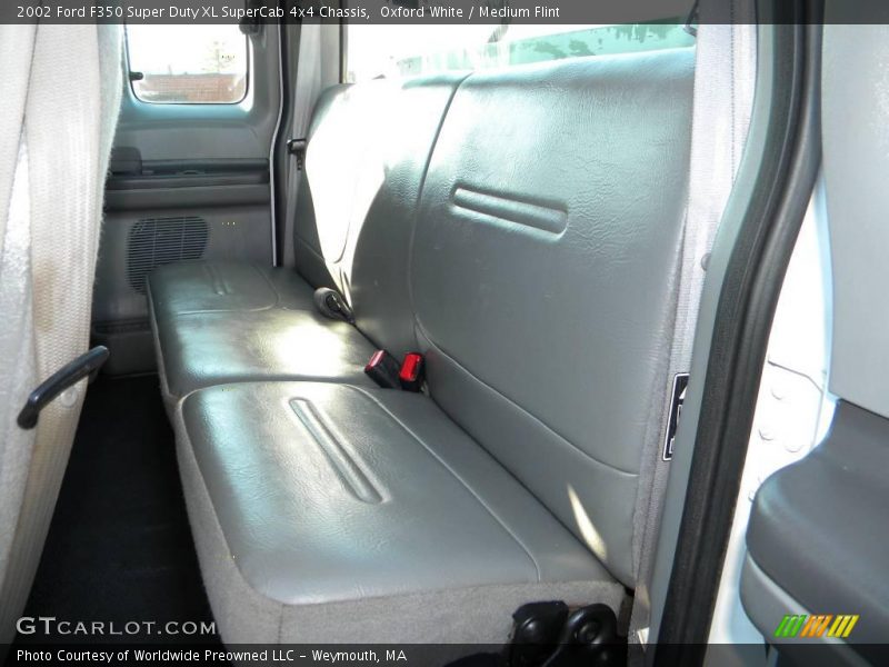 Oxford White / Medium Flint 2002 Ford F350 Super Duty XL SuperCab 4x4 Chassis