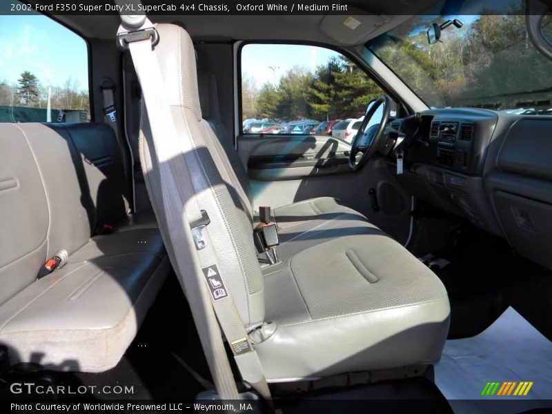 Oxford White / Medium Flint 2002 Ford F350 Super Duty XL SuperCab 4x4 Chassis
