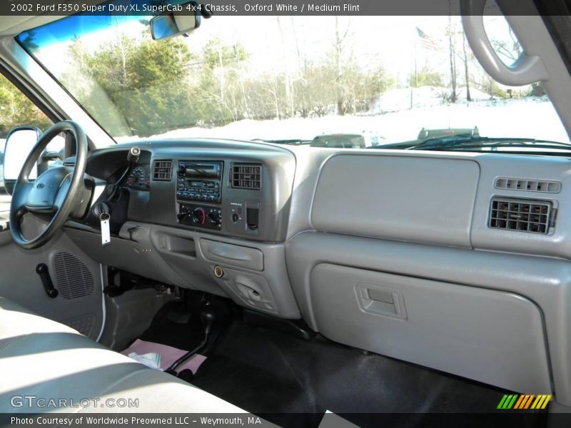 Oxford White / Medium Flint 2002 Ford F350 Super Duty XL SuperCab 4x4 Chassis