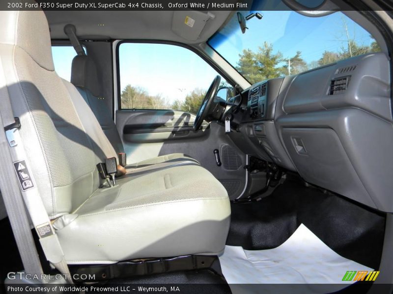 Oxford White / Medium Flint 2002 Ford F350 Super Duty XL SuperCab 4x4 Chassis