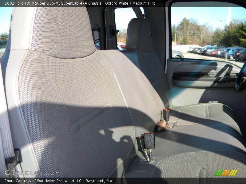 Oxford White / Medium Flint 2002 Ford F350 Super Duty XL SuperCab 4x4 Chassis