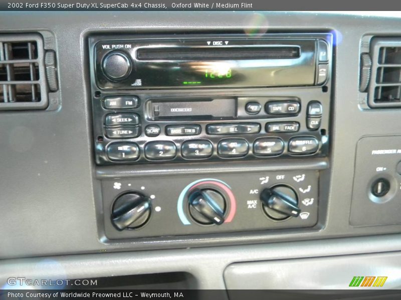 Oxford White / Medium Flint 2002 Ford F350 Super Duty XL SuperCab 4x4 Chassis