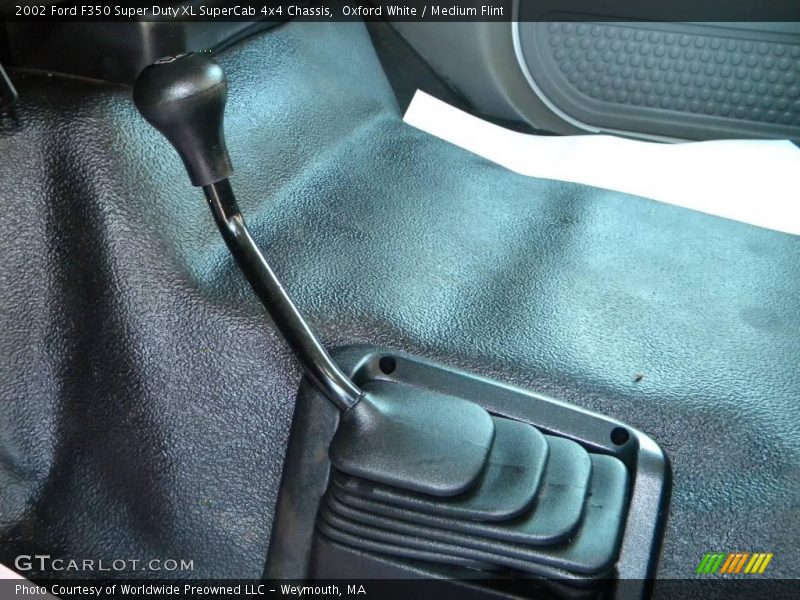 Oxford White / Medium Flint 2002 Ford F350 Super Duty XL SuperCab 4x4 Chassis