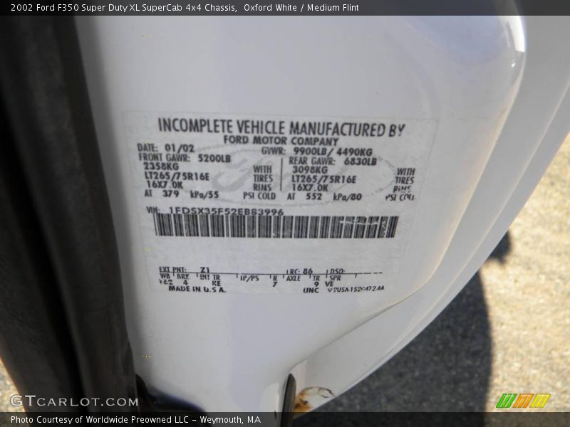 Oxford White / Medium Flint 2002 Ford F350 Super Duty XL SuperCab 4x4 Chassis