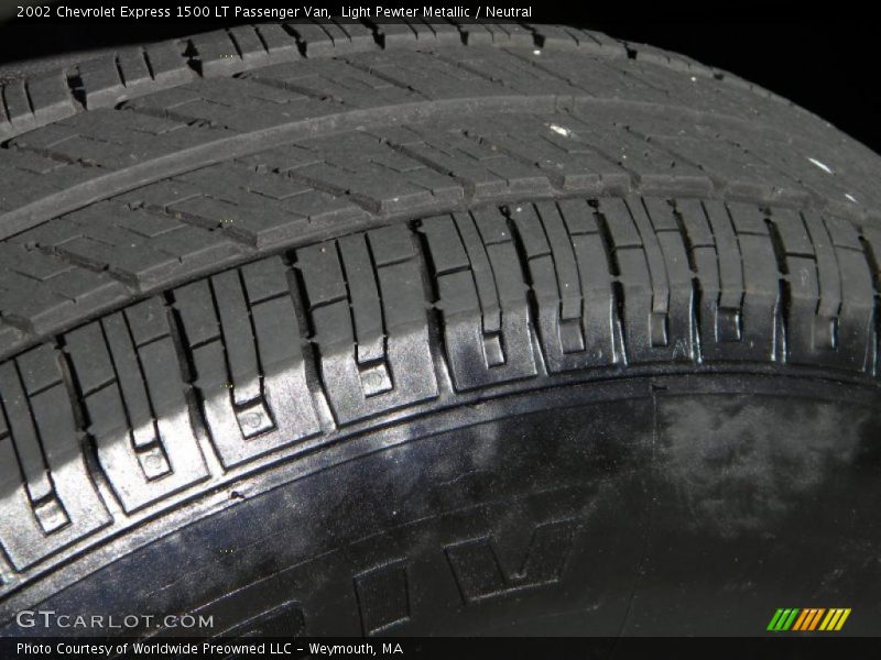 Light Pewter Metallic / Neutral 2002 Chevrolet Express 1500 LT Passenger Van